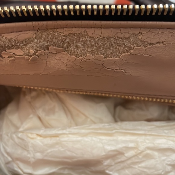 Prada bag with adjustable strap - Picture 5 of 8